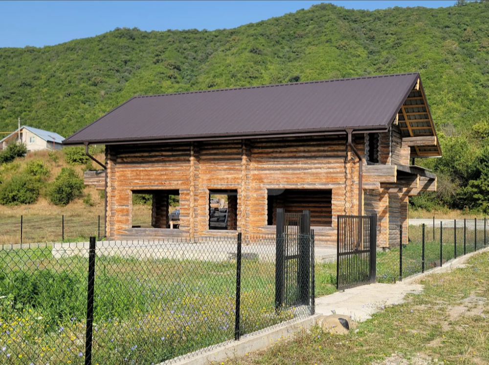 იყიდება 8 ოთახიანი აგარაკი დუშეთის მუნიციპალიტეტში